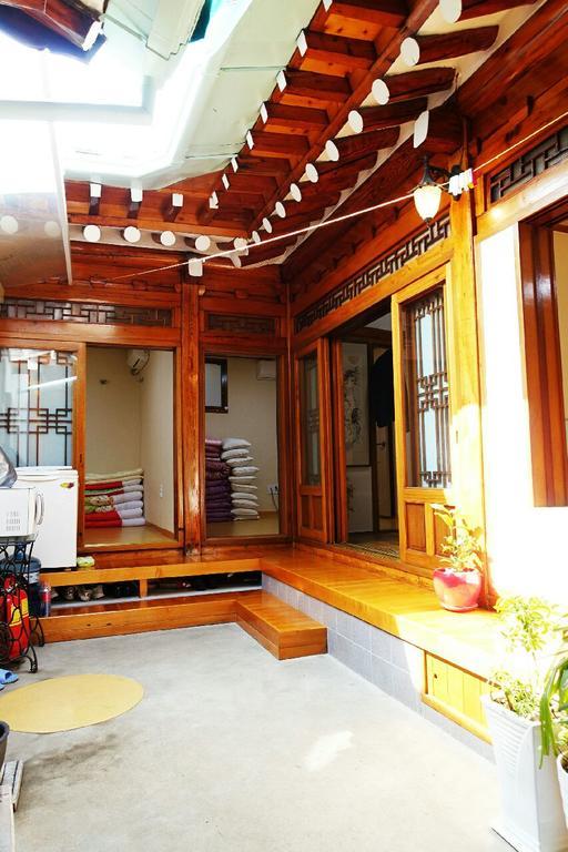 Hue Hanok Guesthouse Сеул Экстерьер фото